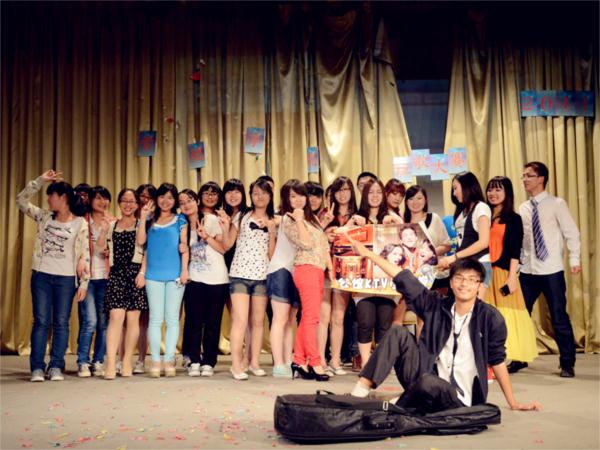 活力“五四”,热血青春——我院2011级班歌大赛火热上演02(1).jpg