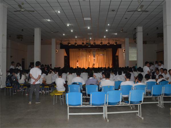 活力“五四”,热血青春——我院2011级班歌大赛火热上演04(1).jpg